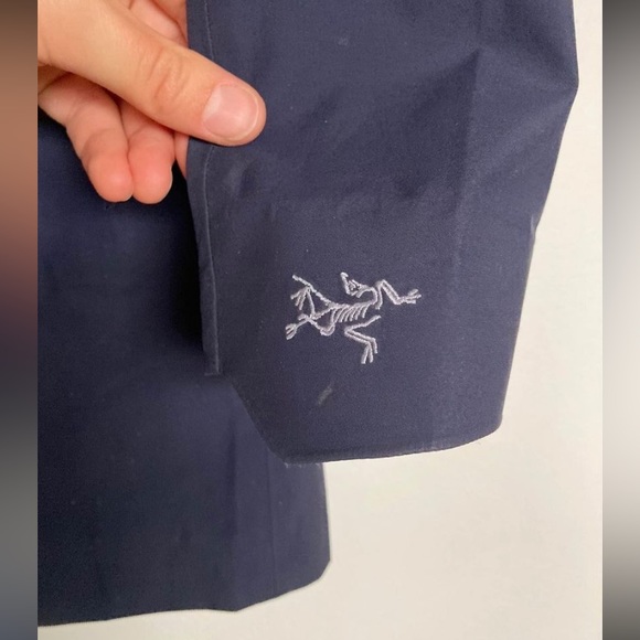 Arc’teryx Codetta Women’s Raincoat - Picture 8 of 9